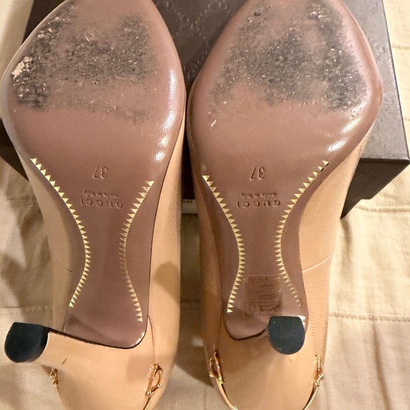 Gucci Women's Beige Patent Leather Heels. Size 7 - Picture 7 of 8